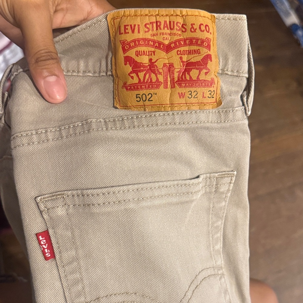 Stylish Levi Beige Jeans - Picture 3 of 3